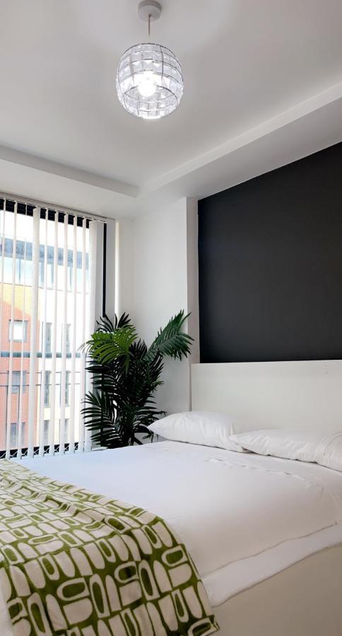 Lovely 2-Bedroom Condo With A Free Parking Бирмингем Экстерьер фото