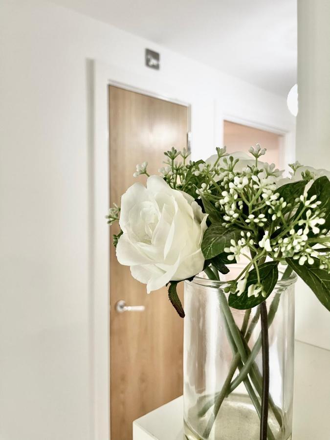 Lovely 2-Bedroom Condo With A Free Parking Бирмингем Экстерьер фото